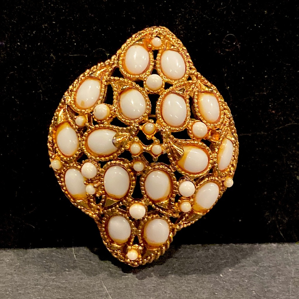 FlorenzA Milk Glass Brooch in Gold Tone.
